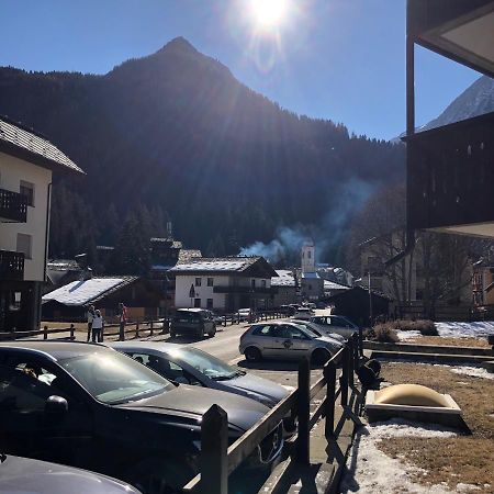 Ampio Monolocale In Centro Champoluc Apartman Kültér fotó