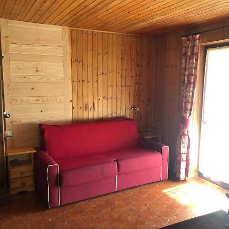 Ampio Monolocale In Centro Champoluc Apartman Kültér fotó