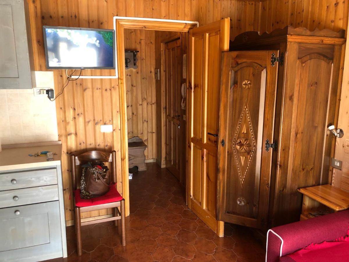 Ampio Monolocale In Centro Champoluc Apartman Kültér fotó